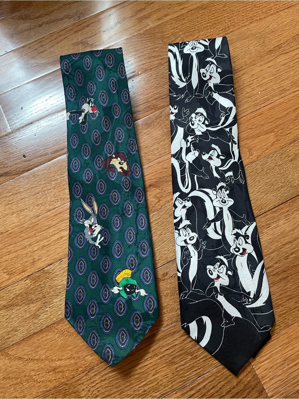 Lot Of 2 Vintage Neck Ties Looney Tunes Pepé Le Pew + Marvin Martian Bugs Taz